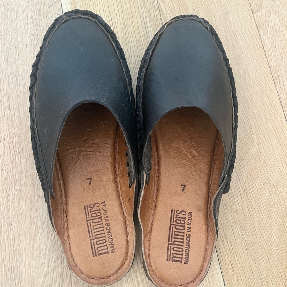 Mohinders Black Leather Slip-On Mules